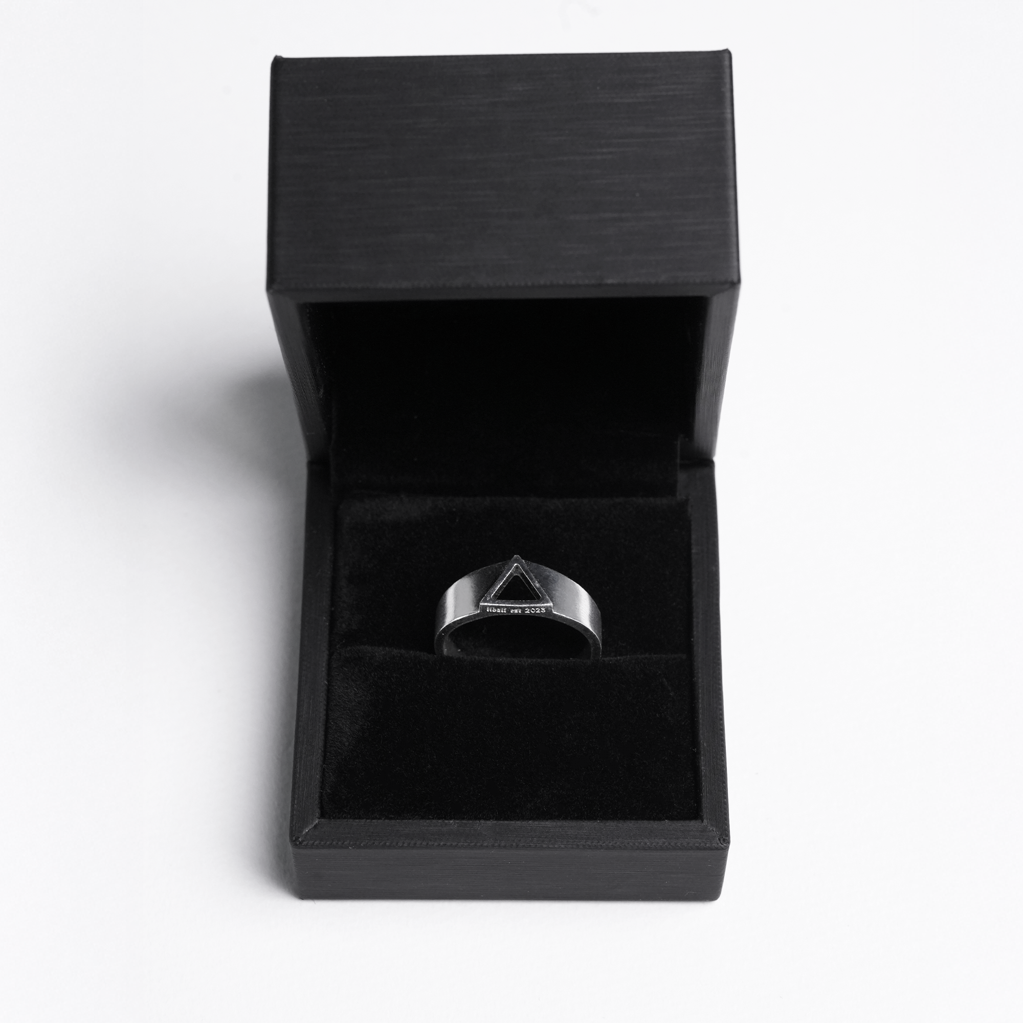 ADJUSTABLE TRIANGLE RING