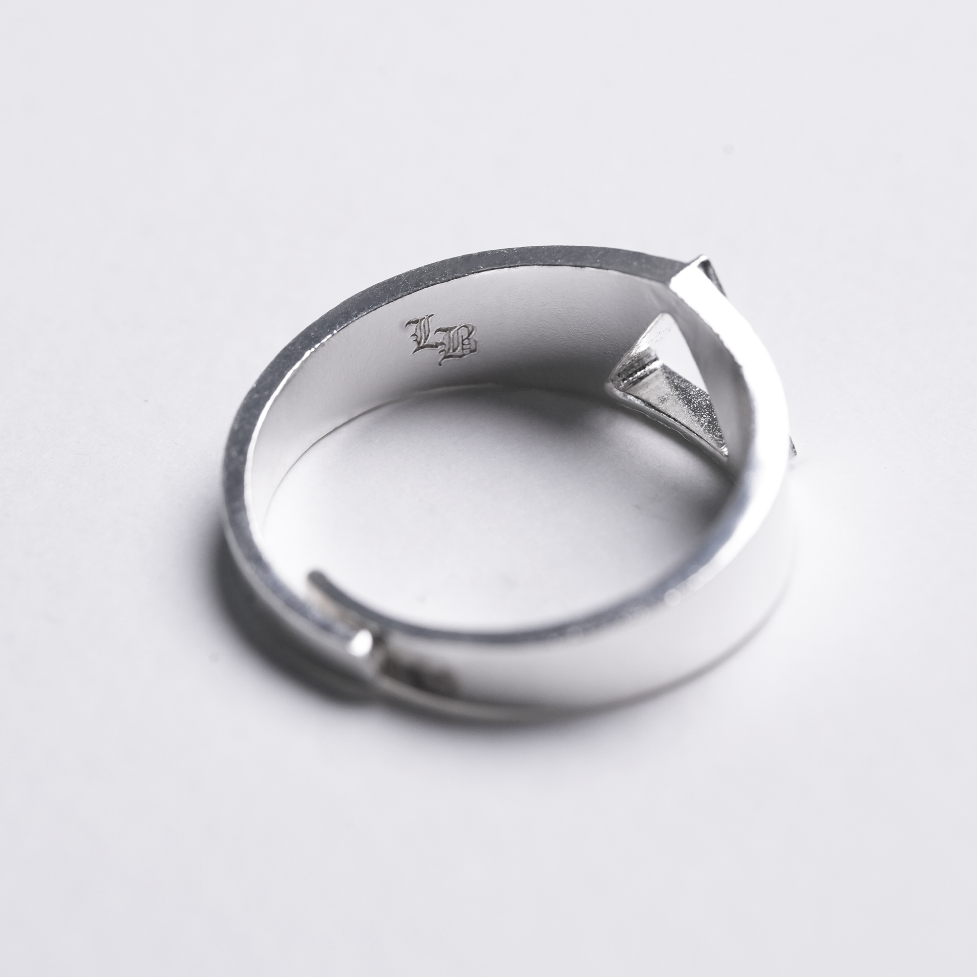 ADJUSTABLE TRIANGLE RING
