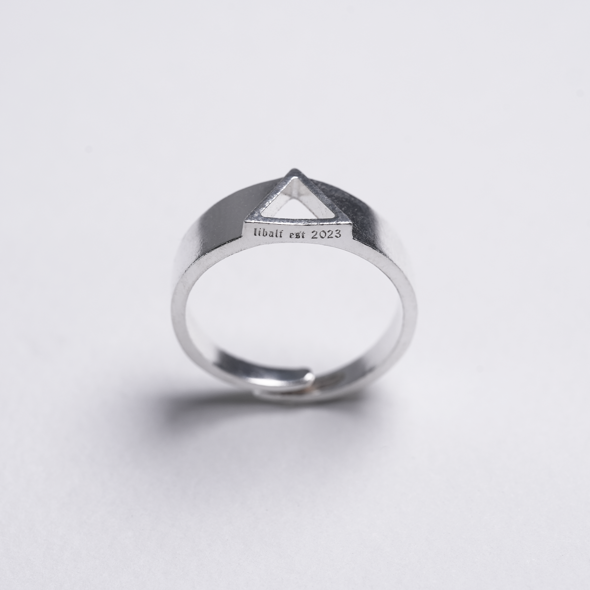 ADJUSTABLE TRIANGLE RING
