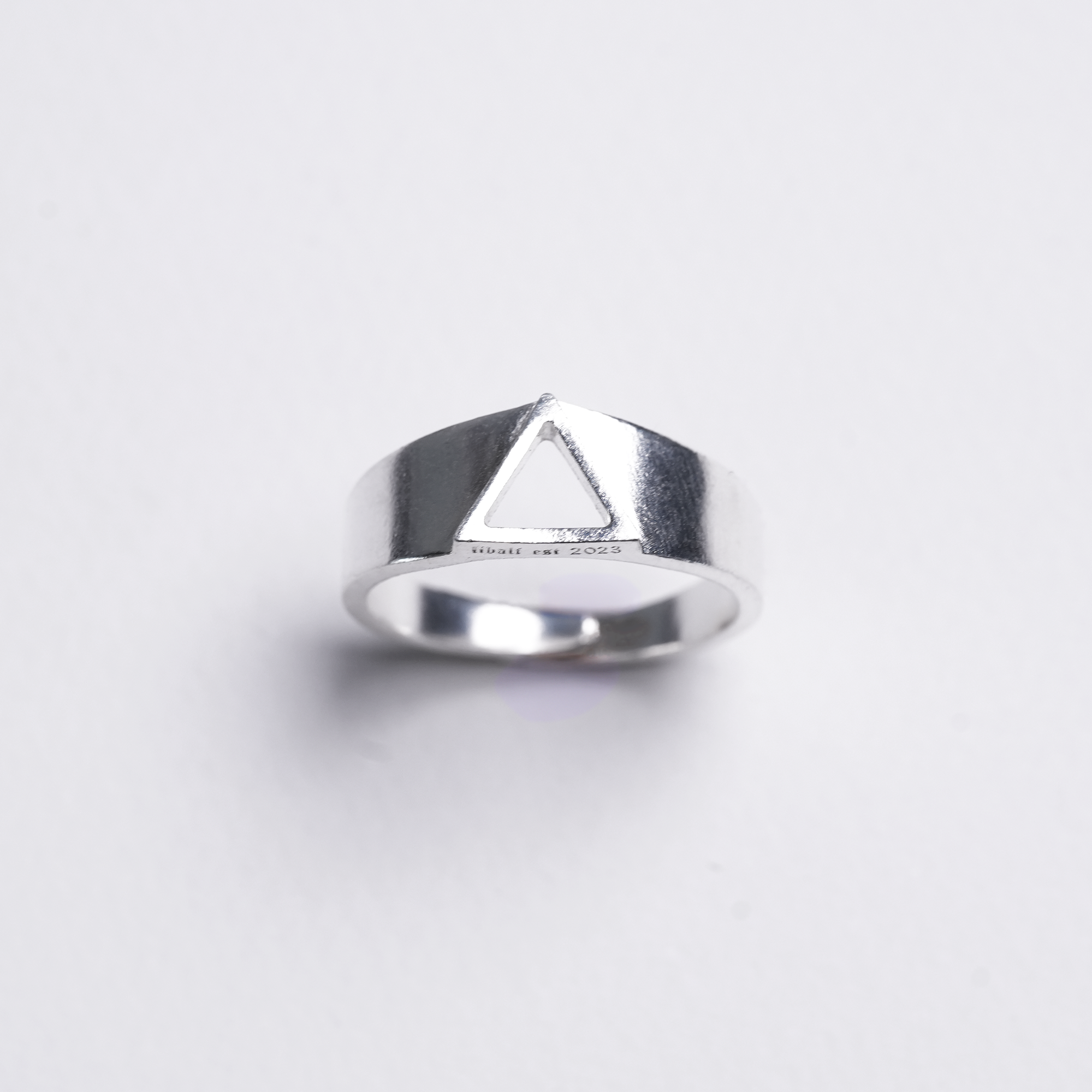 ADJUSTABLE TRIANGLE RING